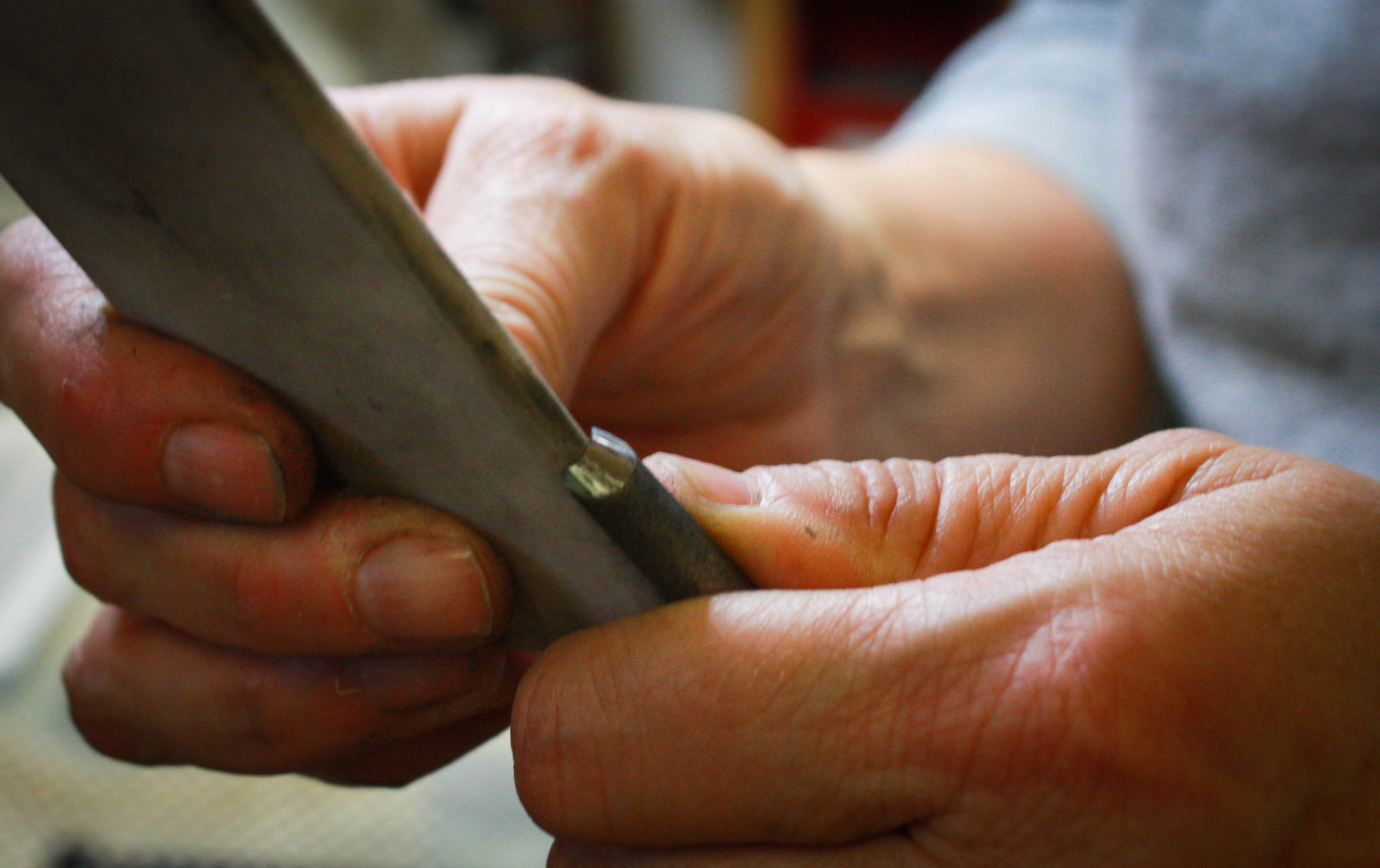 Sharpening my Curve Carving Gouges – She Works Wood & Leather